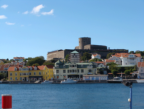 Vy över Marstrand med Carlstens Fästning